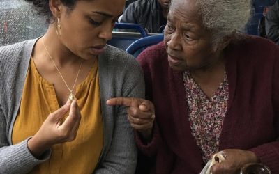 I Gave My Seat to an Old Woman on the Bus. She Whispered, “If Your Husband Buys You a Necklace, Put It in Water First.” That Night, I Learned His Gift Wasn’t Love… It Was a Death Sentence.