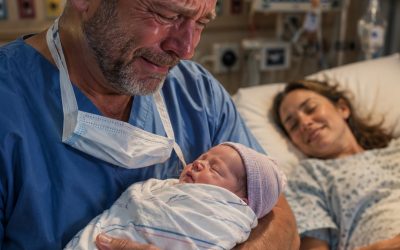 She Went Through Labor Completely Alone—But Minutes Later, the Doctor Saw Something That Left Him in Tears