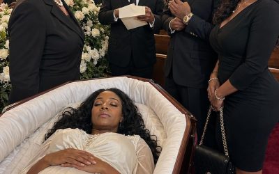 My pregnant daughter was in a coffin—and her husband showed up like it was a celebration. He walked in laughing with his mistress on his arm…