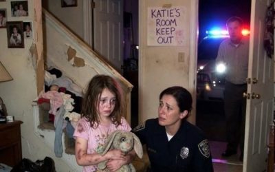 UNA NIÑA PEQUEÑA LLAMÓ AL 911 LLORANDO: “¡LA SERPIENTE DE PAPÁ ES TAN GRANDE QUE DUELE!”…